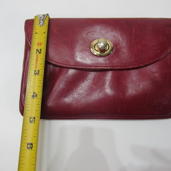 Hobo International Cluth Card Wallet Red Leather Turn Lock Gold Hardware Classic - Picture 2 of 8
